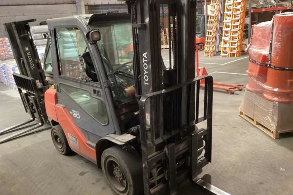9014415 1 smarte 1 leftquarter