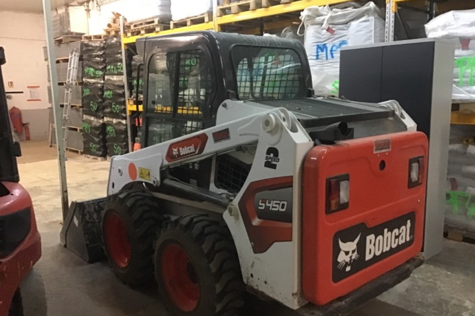 9068250 smarte 1 leftquarter