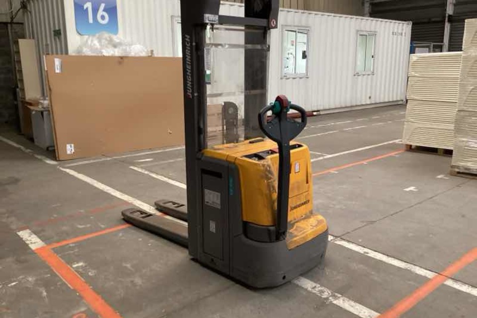 9039133 smarte 1 leftquarter