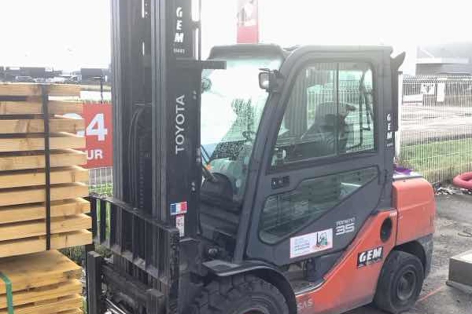 9034389 smarte 1 leftquarter